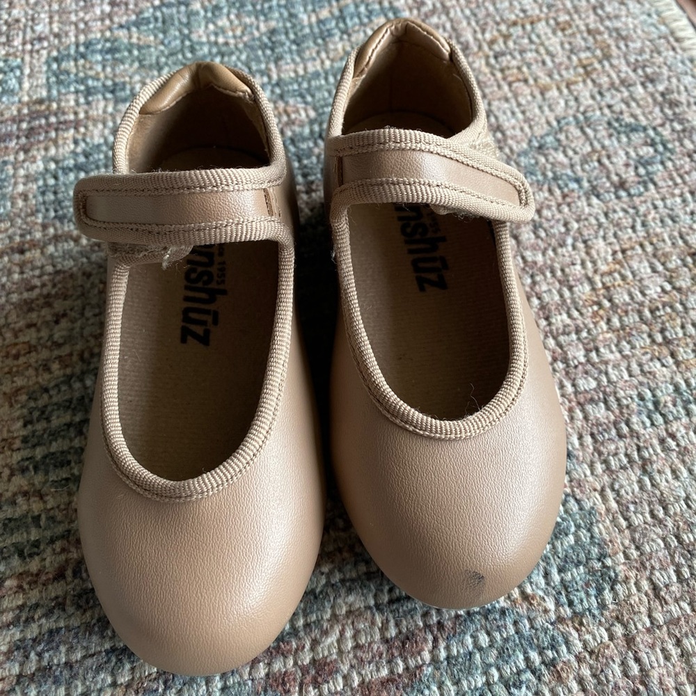 Toddler size 7.5 tan tap shoes, EUC